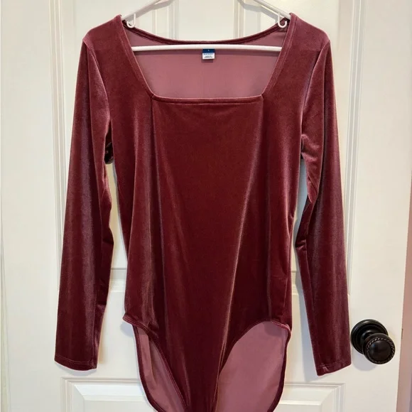 Elegant Velvet Bodysuit in Rich Burgundy - Picture 1 of 6